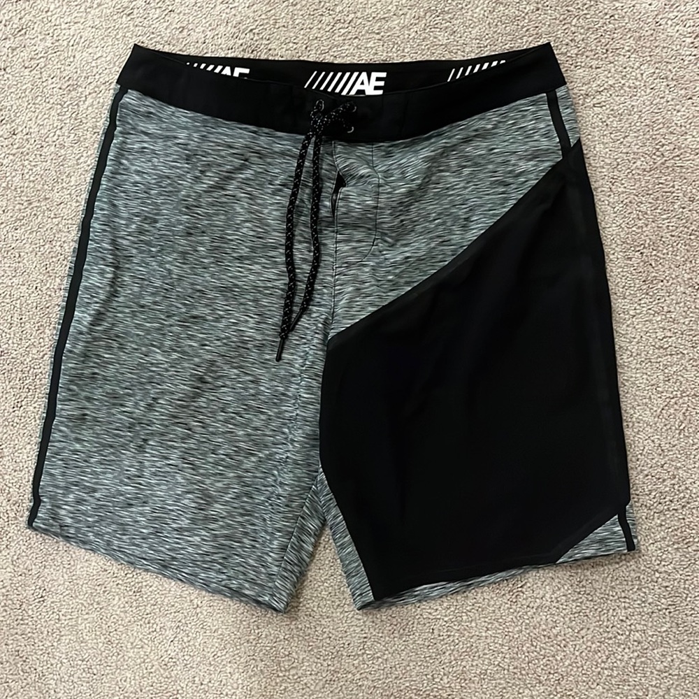 Men’s size Medium boardshorts!